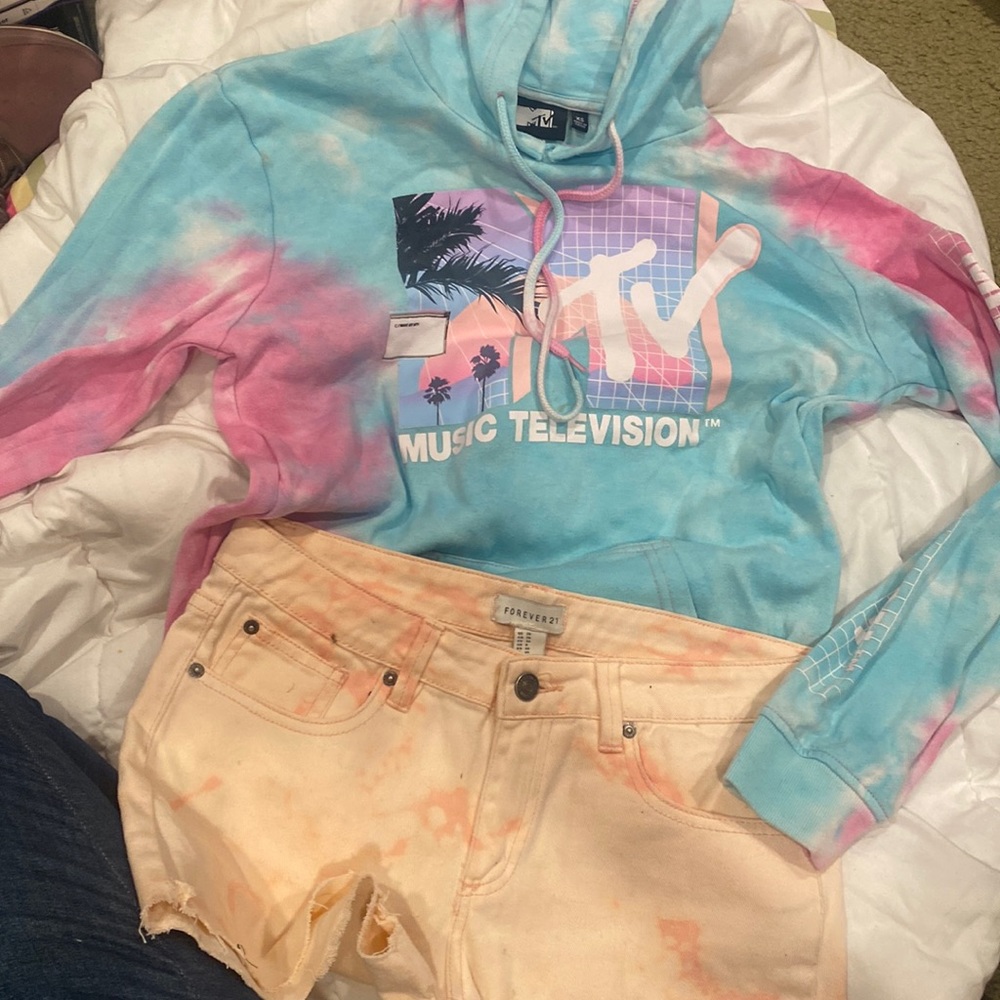 MTV tie dye hoodie (Xs) and forever 21 cut off shorts size 26